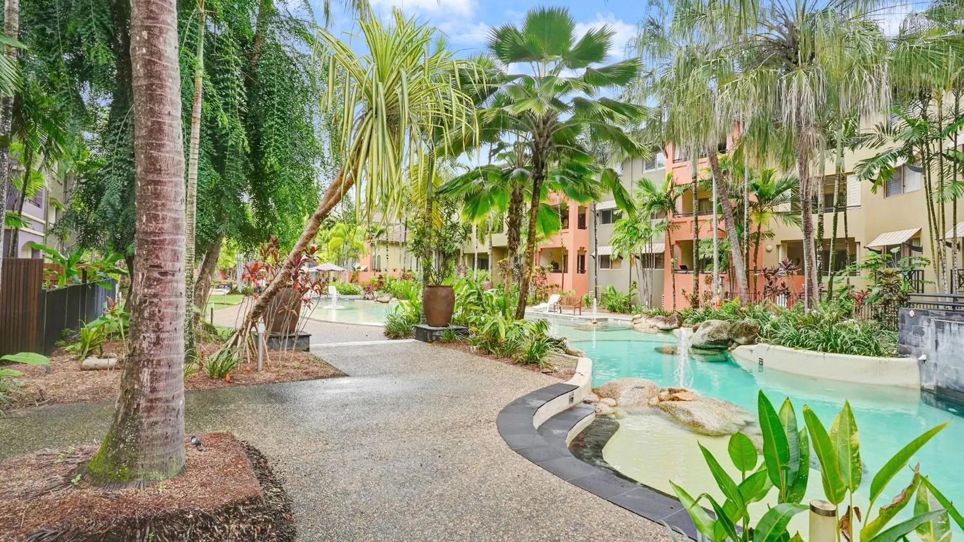 Apartman Cairns One Resort Style Living Westcourt Ausztrália