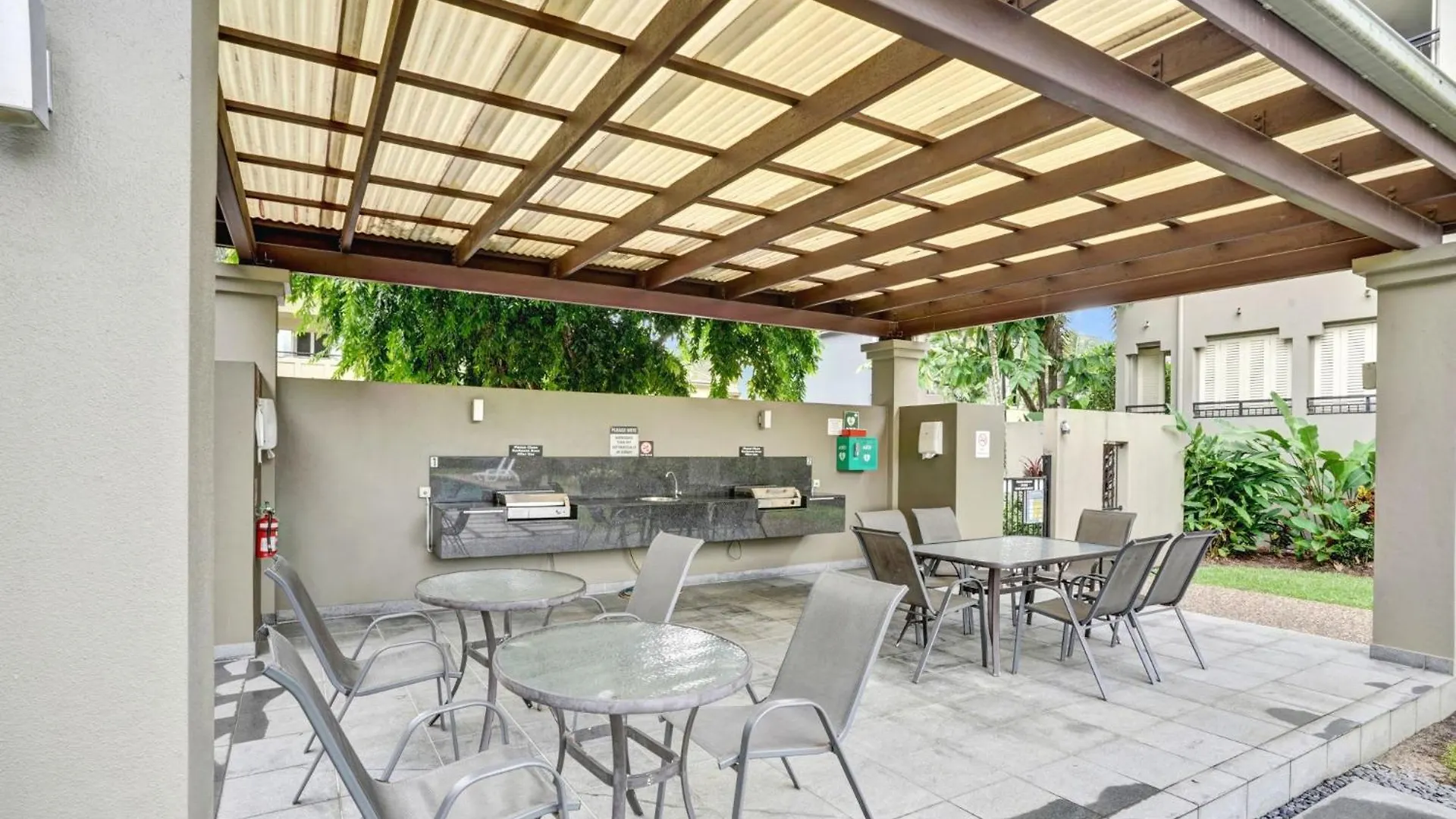 Cairns One Resort Style Living Westcourt Apartman