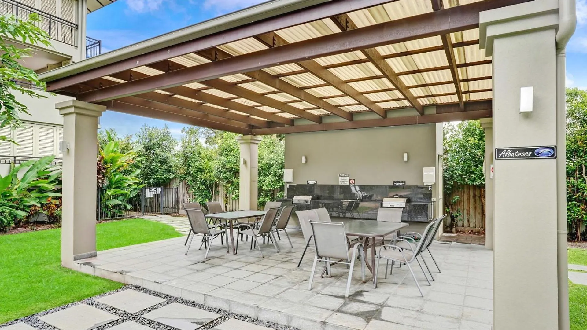 Cairns One Resort Style Living Westcourt