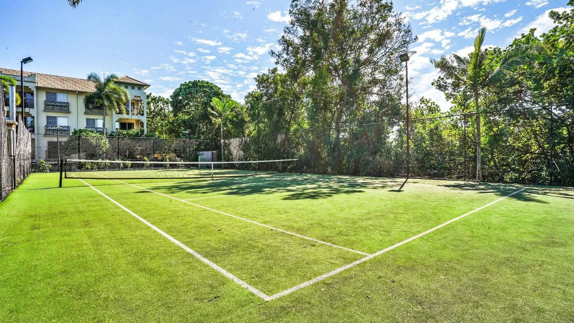 Cairns One Resort Style Living Westcourt 0*,  Ausztrália