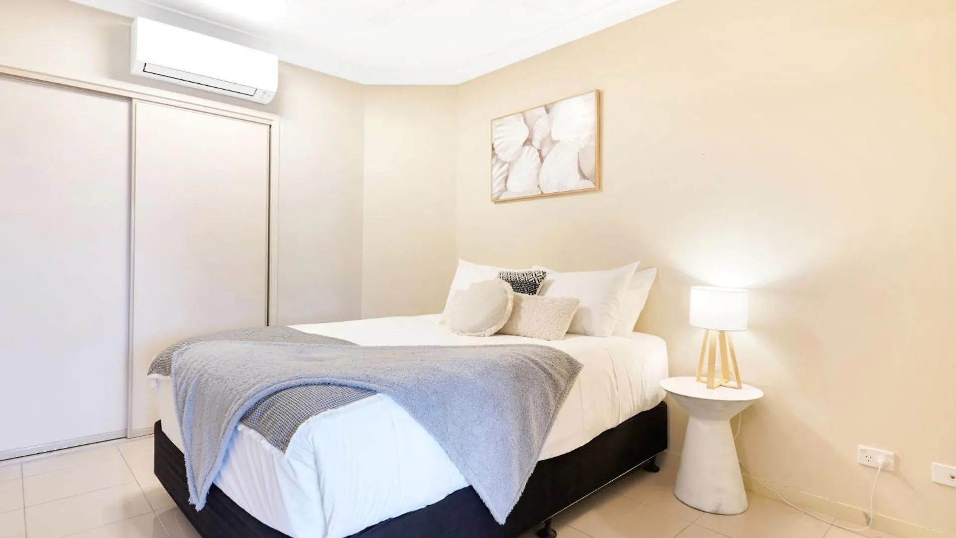 Cairns One Resort Style Living Westcourt Apartman