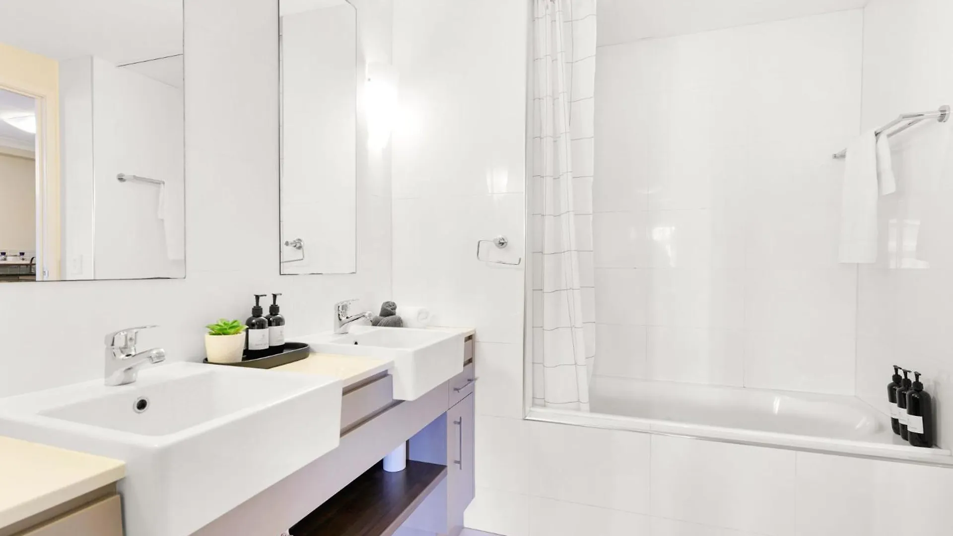 Cairns One Resort Style Living Westcourt